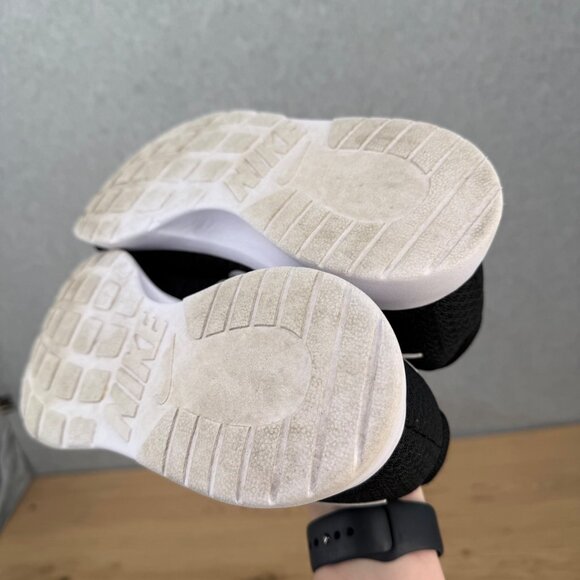 Nike Womens Tanjun Running Shoe Size 11 White Black Active Athletic 812655 - Picture 10 of 12